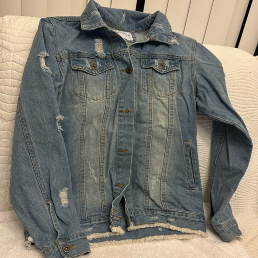 The Style Between Us Distressed Jean Jacket M